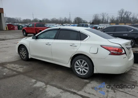 2015 Nissan Altima 2.5 из США, поврежденный, VIN 1N4AL3AP8FC221108